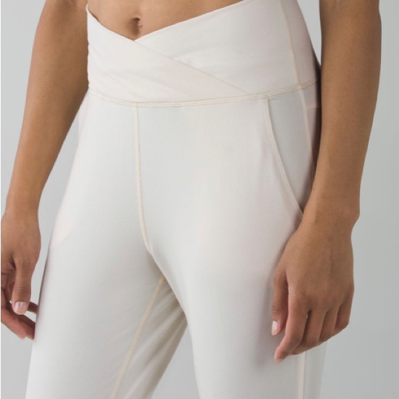 Lululemon Sunset Salutation Crop Angel Wing / Ziggy Snake Butter Pink Black - Picture 4 of 13